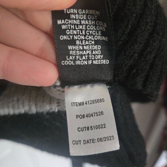 Torrid vegan cashmere fairisle pul sweater size 2 black and white heart sweater - Picture 7 of 8